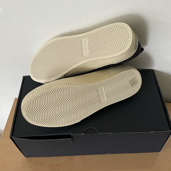 Brand New Everlane Sneakers - Picture 4 of 4